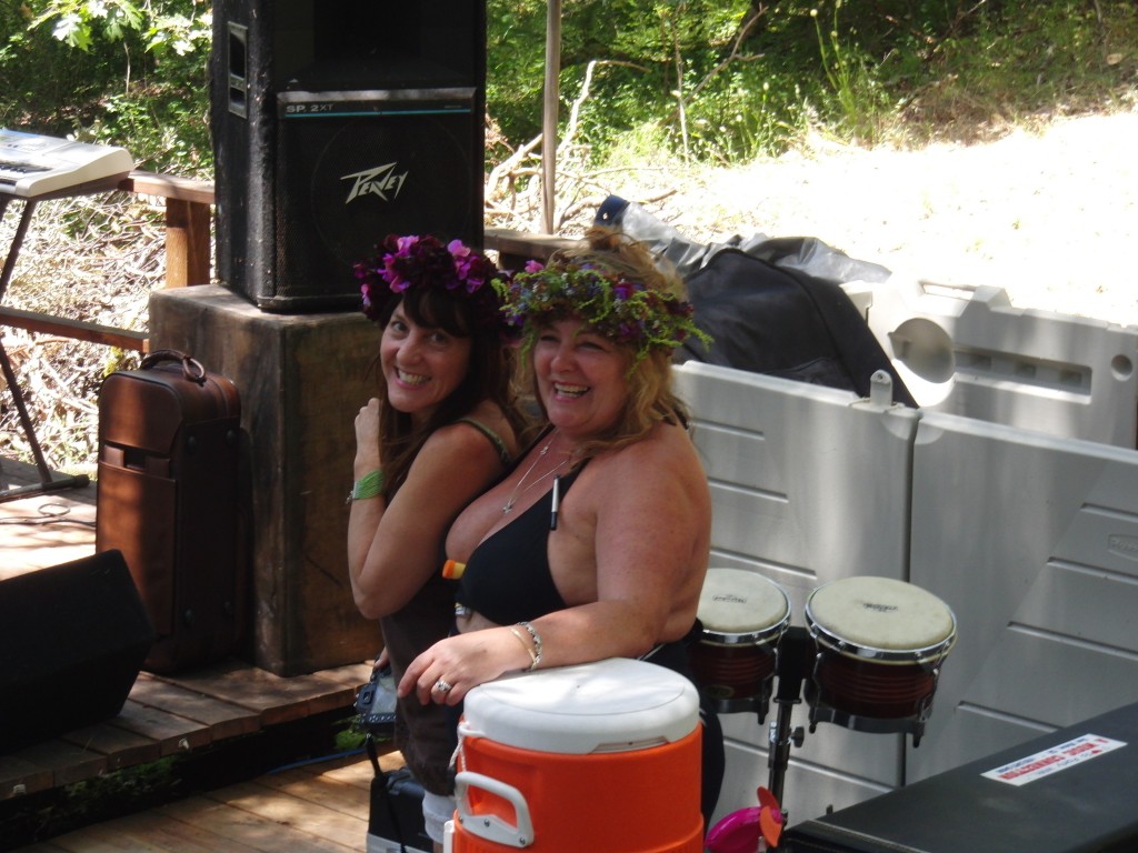 Emcee Extraordinaire Bindi Pereira + the Great Sue Munroe!